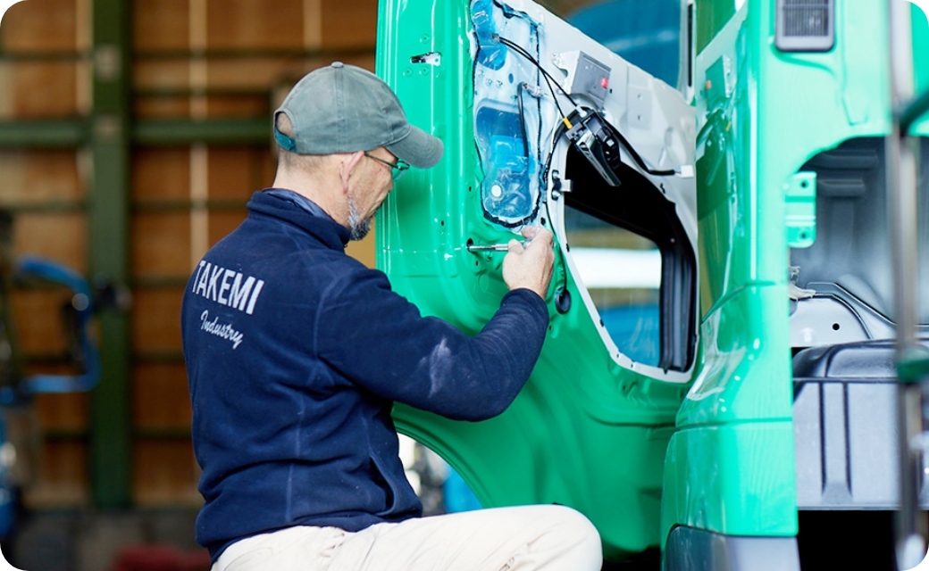 特殊車の新車塗装を中心に、自動車総合サービスを提供