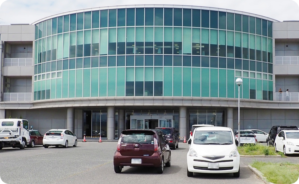 西日本最大規模の自動車オークション会場を運営