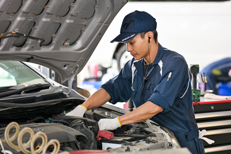 いつものガソリンスタンドで、安心・低価格・短時間の車検整備を提供します。